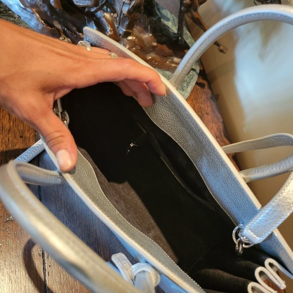 Saint Laurent Metallic Grained Calfskin Baby Sac Du Jour - Picture 3 of 7